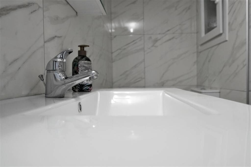 Athens Central 3Bd Apartment Next To Metro Luxury Экстерьер фото